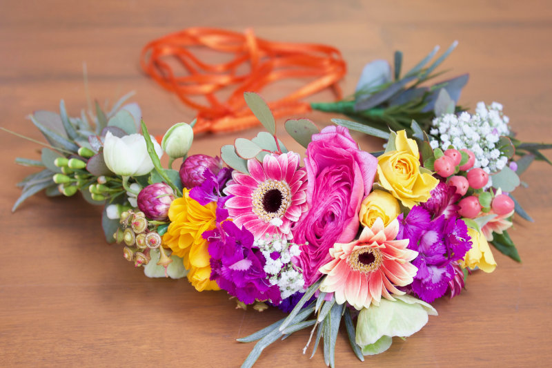 To get you feeling divinely exquisite at this year's Melbourne Cup, the floristry team at W Events are helping you create the perfect DIY flower crown!