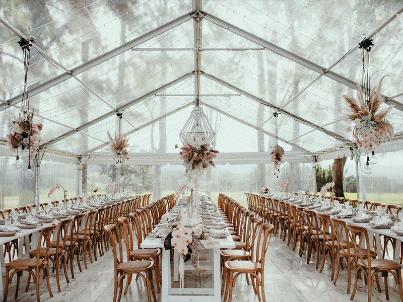 Winter is a wonderful time of the year! The tones soften, the days become cooler and the nights next to the fireplace are the ones we remember. People often shy away from a winter wedding due to multiple factors such as temperature and shorter days. But we are here to tell you, winter weddings are where it is at!